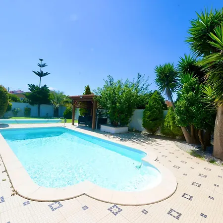 펜션 Laranjeira - House With Private Garden And Pool *