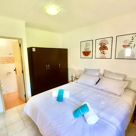 펜션 Laranjeira - House With Private Garden And Pool